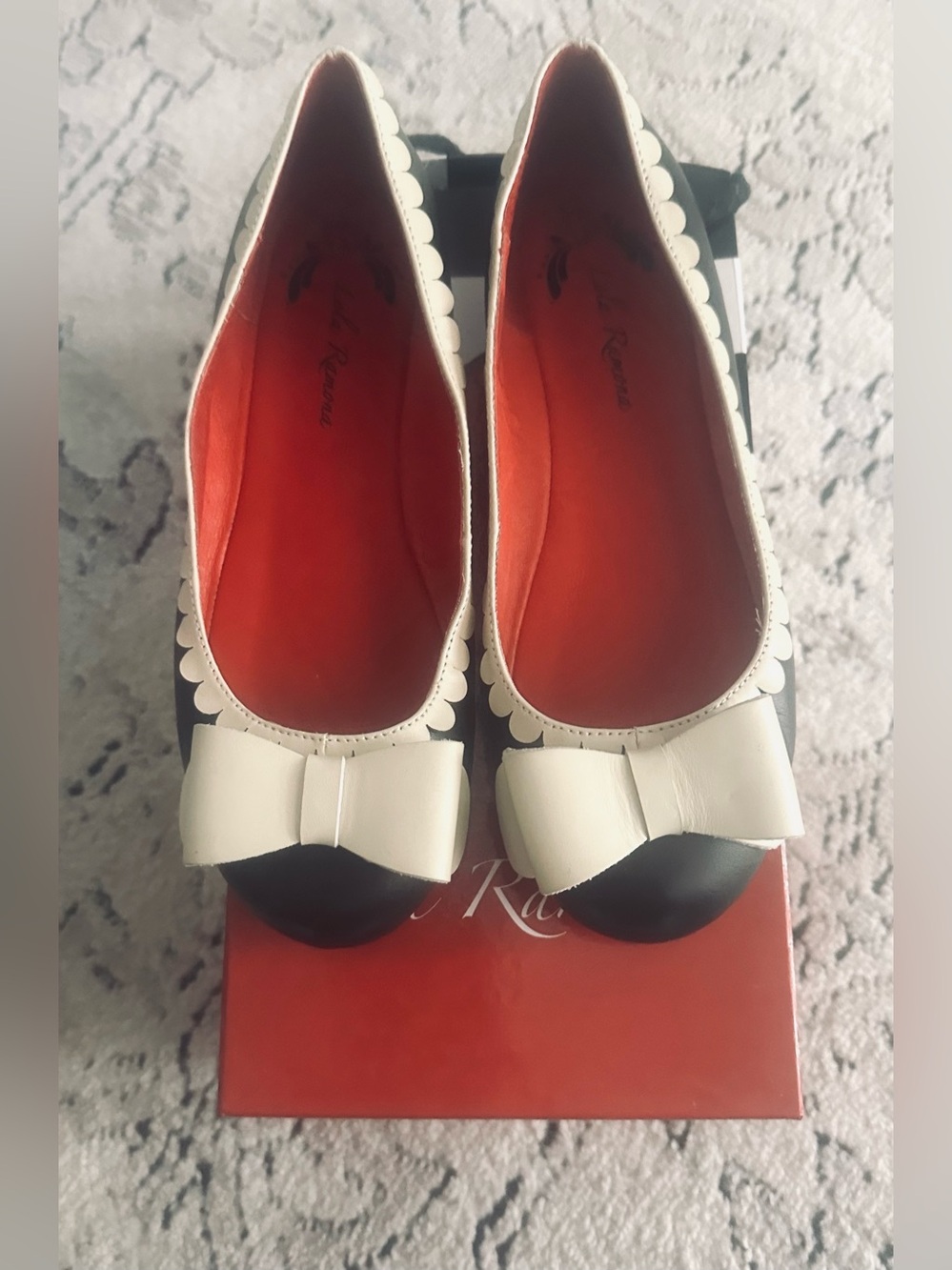 Women’s Lola Ramona “Rinna” Black & Cream Ballet Flats, Size 8 (39)
